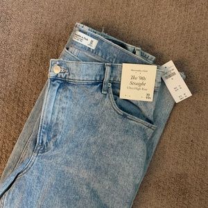 Abercrombie & Fitch Ultra High Rise 90s Straight Jean